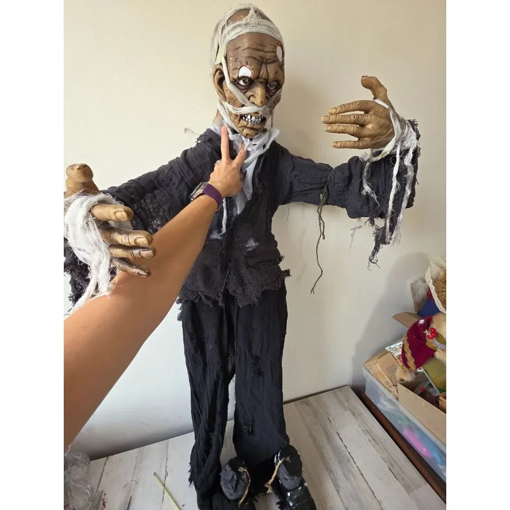 Life-size hanging mummy zombie Halloween prop‎ vintage